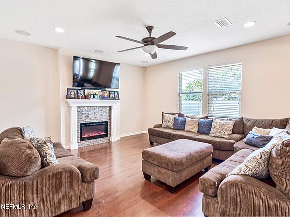 3rd image of 4160 HALIFAX Lane