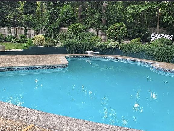 5th image of 3237 Riverview Dr
