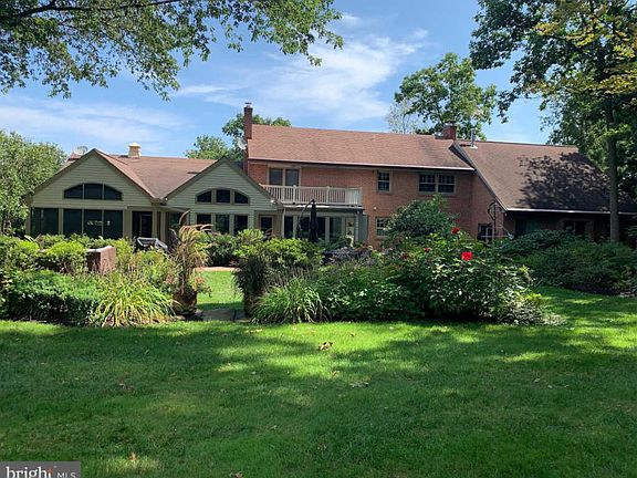 5th image of 155 White Oak Dr