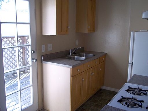 3rd image of 116 Dickinson St