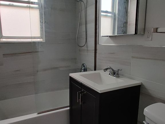 4th image of 2927 Colden Ave Floor 2