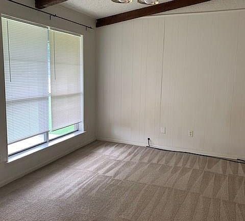 2nd image of 206 Meador Ln