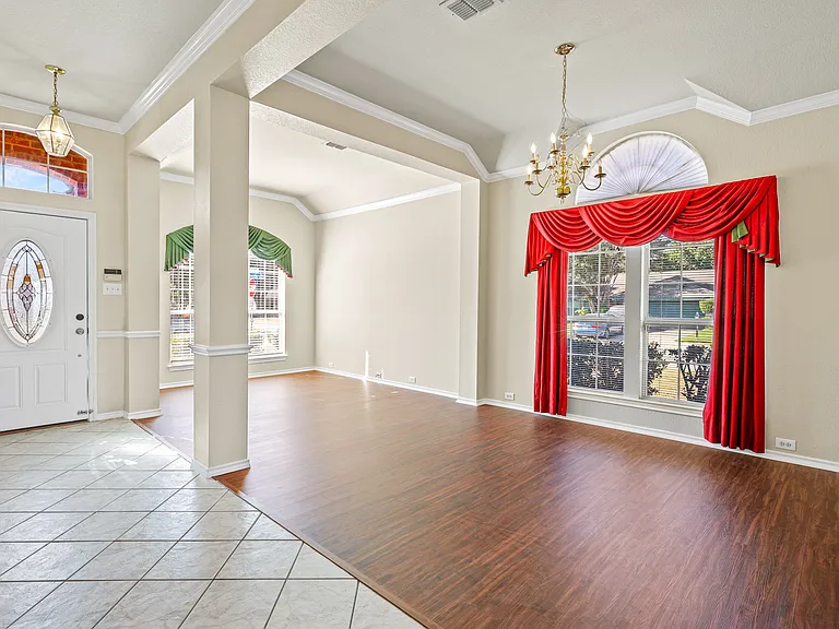 2127 Ballycastle Dr — Photo 3