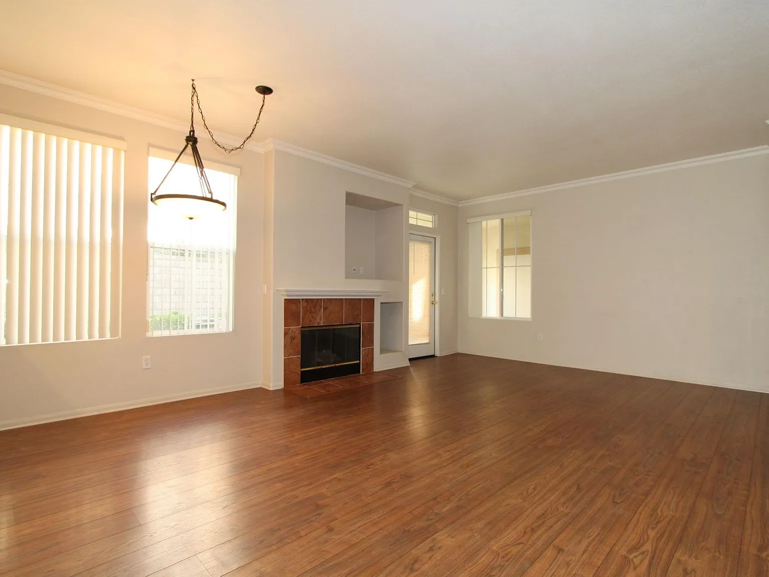 2 bed, 1092 sqft, $3,200 — Photo 3