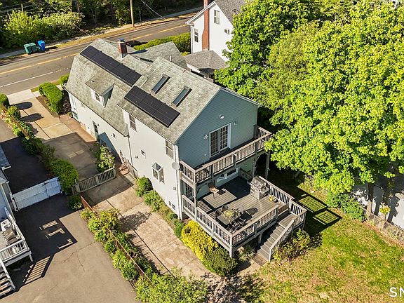 3rd image of 224 Putnam Avenue