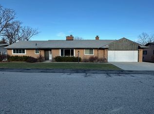 1293 Brambles Dr, Waterford, MI 48328