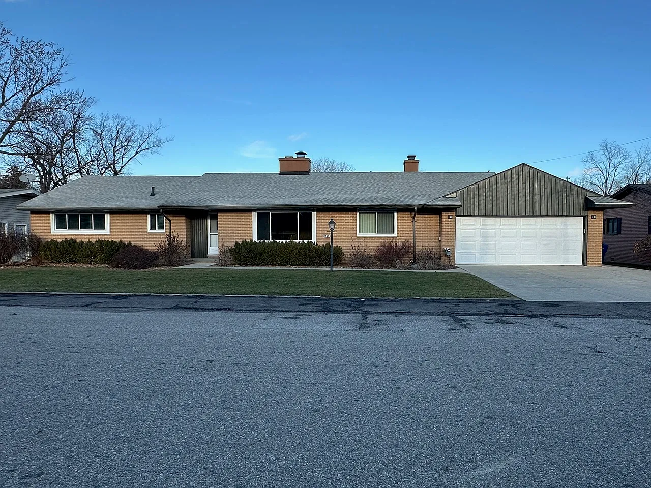 1293 Brambles Dr photo 1