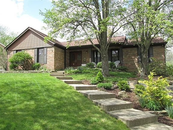 2nd image of 738 Oakridge Dr