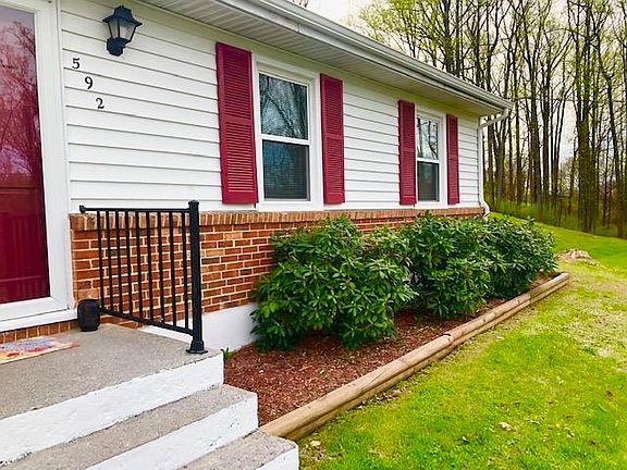 3rd image of 592 Stacie Dr