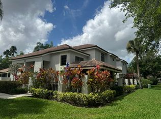 364 Prestwick Cir APT 4, Palm Beach Gardens, FL 33418