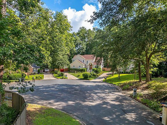 3rd image of 2813 Colonnade Ct