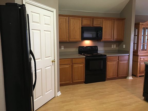 4th image of 1100 Ben Dr