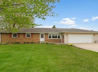 1126 Mongan Dr N, Oregon, IL 61061