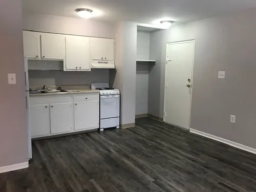 Apartment off 28th and Clyde Park Available Photo 1