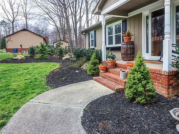 3rd image of 9002 Larchwood Dr