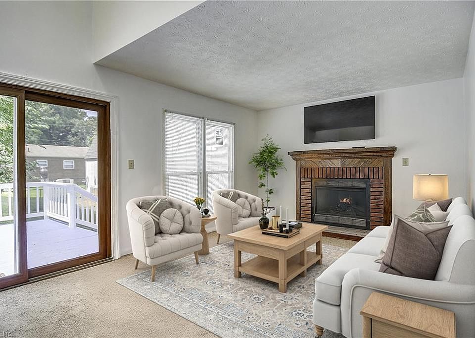 1st image of 28 Saint Johns Dr