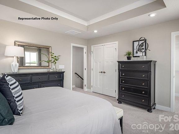 3rd image of 2262 Flicker Rd