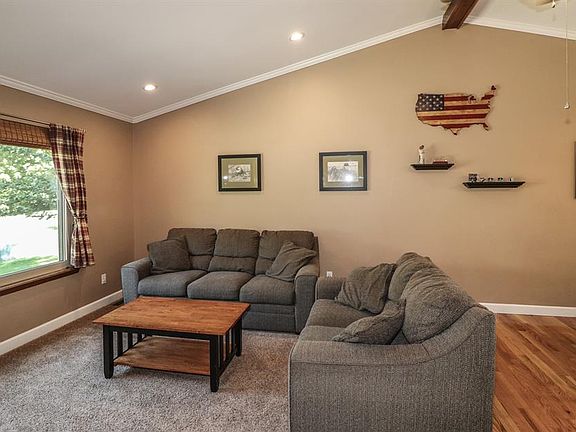 2nd image of 1573 Greenlawn Way