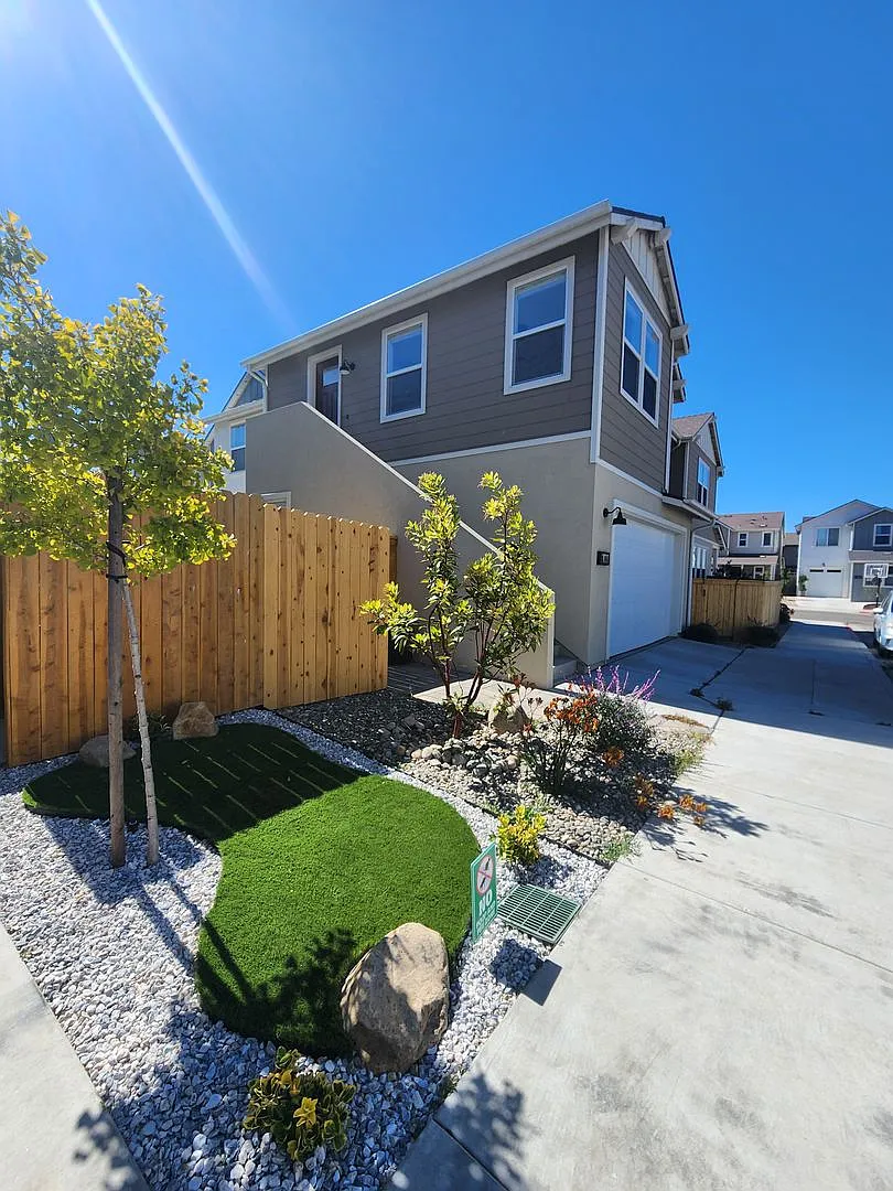 1 Bed/1Bath Upstairs Apartment Located in the SLO Ranch Area — Photo 1