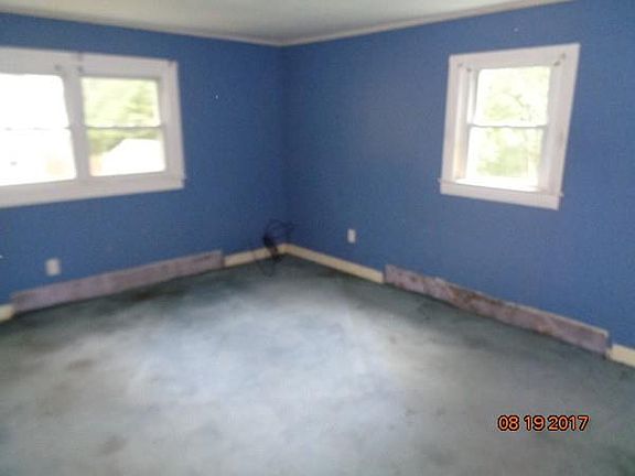 5th image of 15 Hilldale Ave
