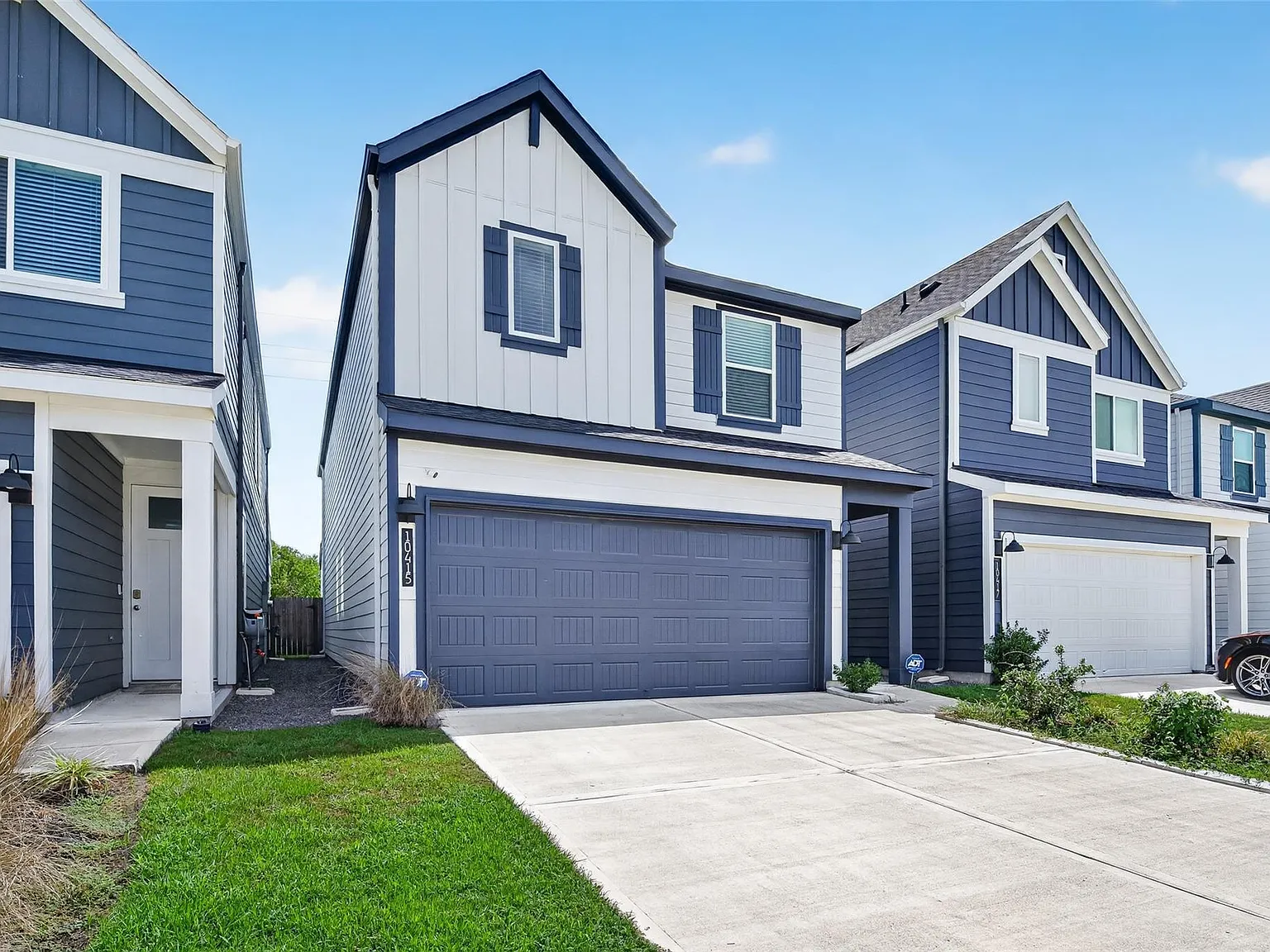 4 bed, 2.5 bath, 2152 sqft, $2,500 — Photo 2