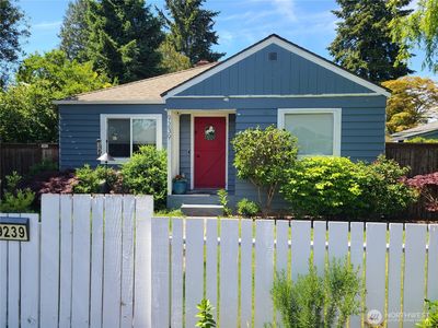 9239 Dayton Avenue N, Seattle, WA, 98103