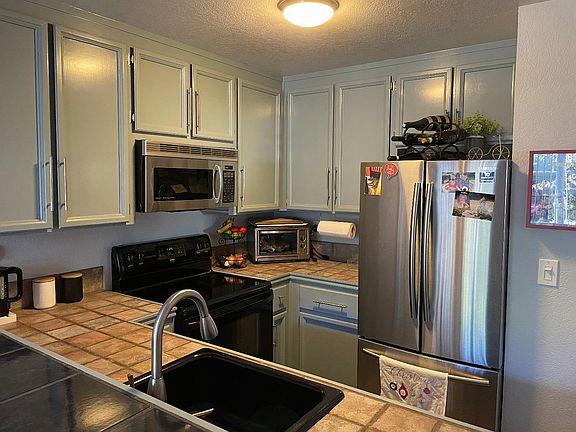 4th image of 3300 La Terrace Cir