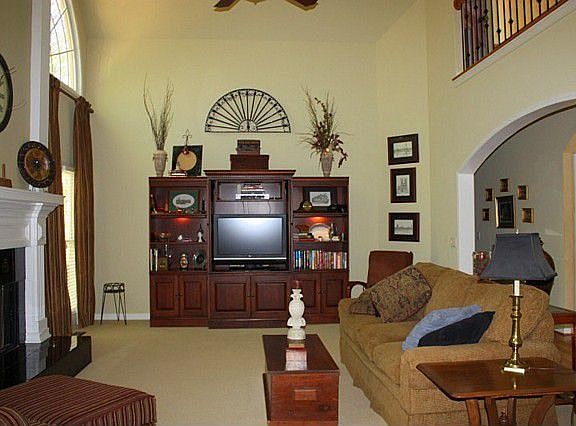5th image of 418 Clubview Dr