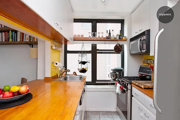 Sold by Triplemint | media 15