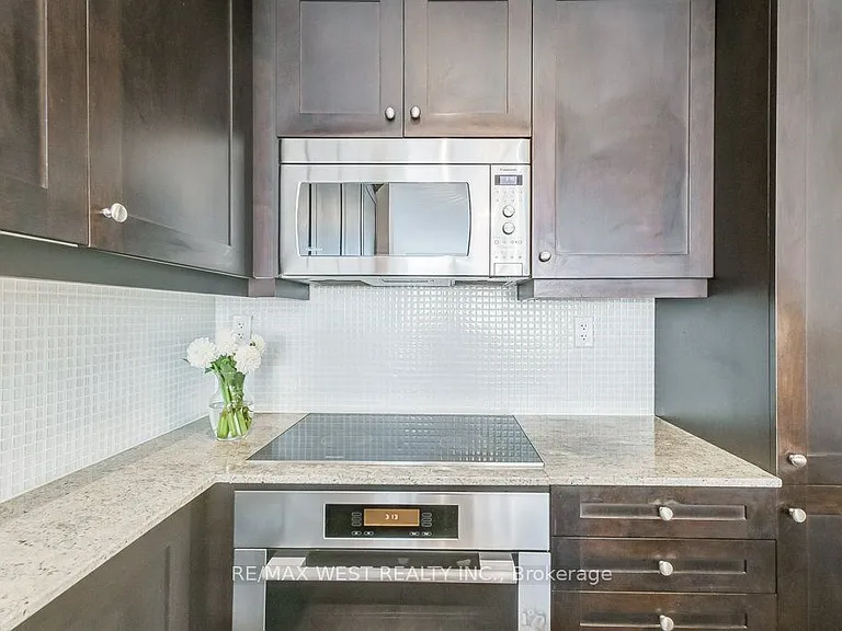 1 Bedford Rd #818 — Photo 10