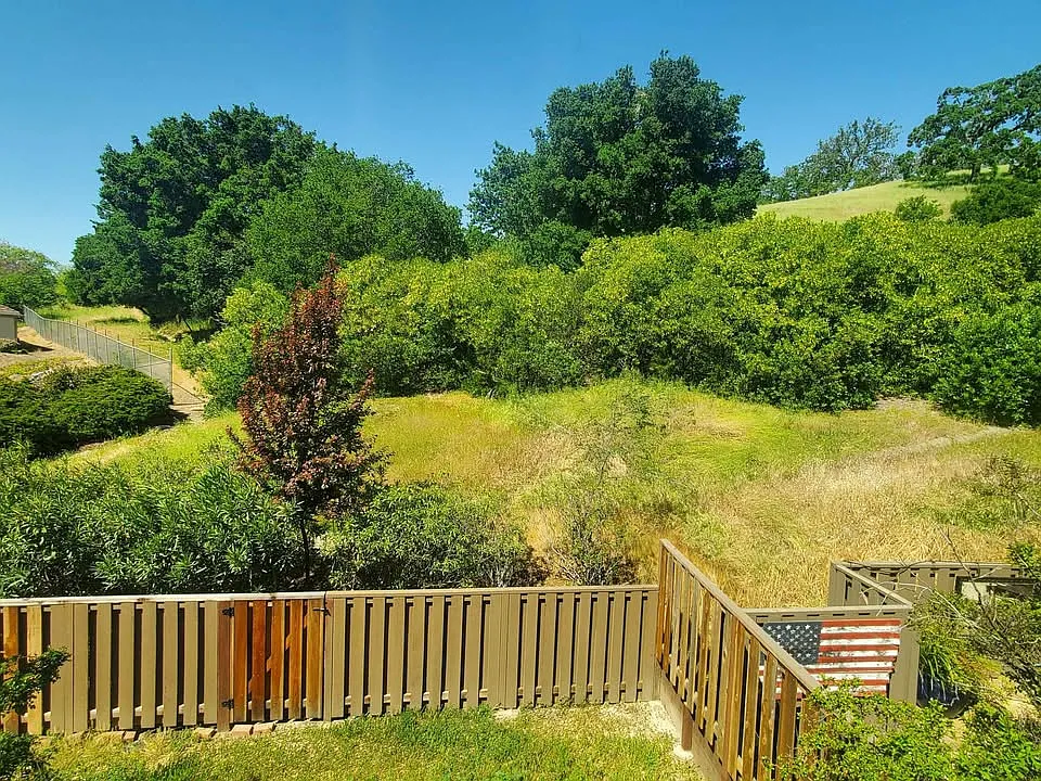 Viewpoint Ct, Martinez — Photo 2
