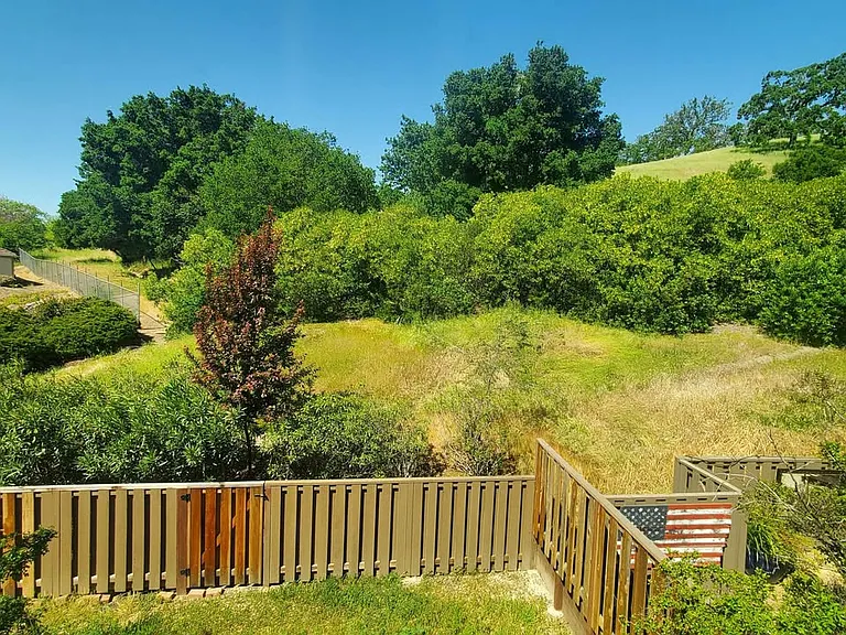 Viewpoint Ct — Photo 2