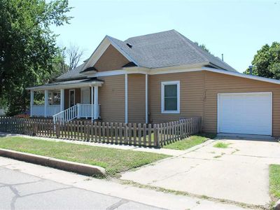 630 E 5th Ave, Hutchinson, KS, 67501