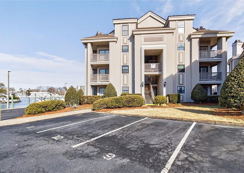 1st image of 423 Harbour Point APT 304