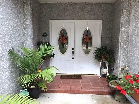 2nd image of 10 Spanish Oak Ln