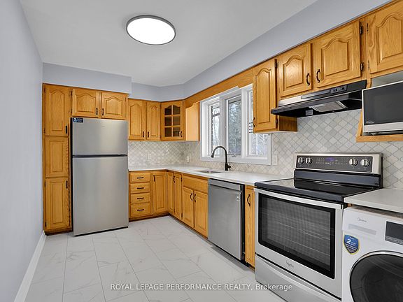 2nd image of 934 Smyth Rd