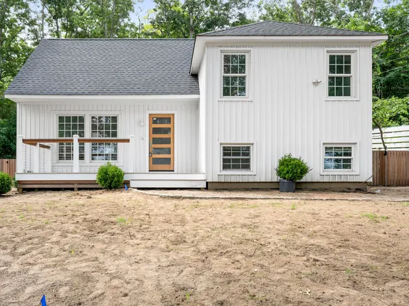 81 Harbor Ave, Sag Harbor, NY 11963