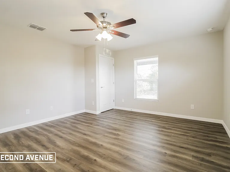 438 Reading St — Photo 7