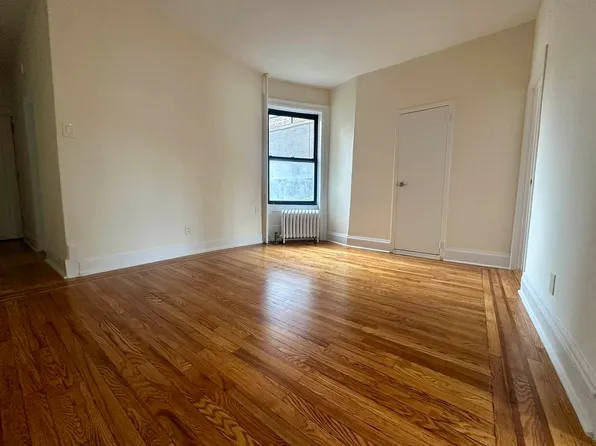 115 Washington Place image 3 of 8