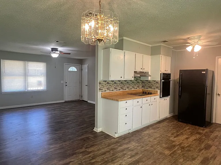 211 Laverne Dr — Photo 8