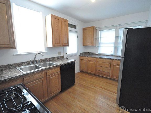5th image of 93 W Lakeview Ave