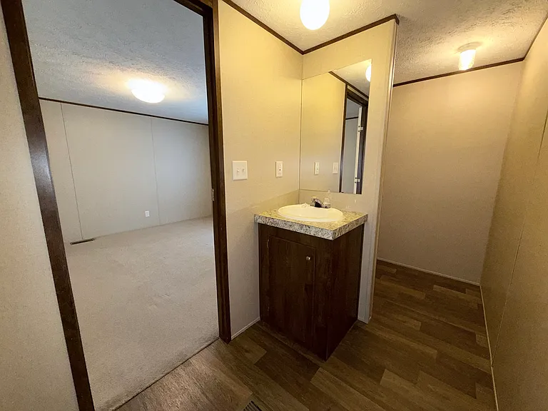 321 City Lake Dr — Photo 7