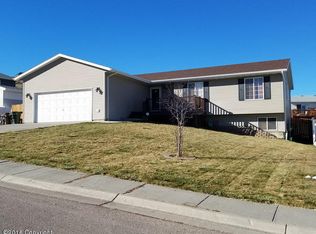 1322 Cedar Creek Dr, Gillette, WY 82718