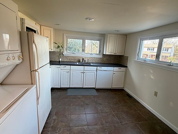 3rd image of 1233 Limekiln Pike #A