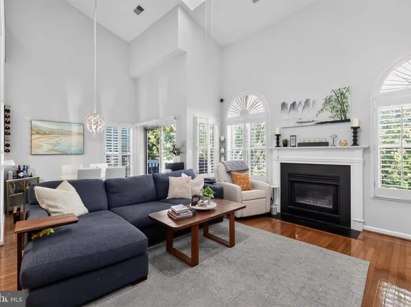 2331 Henshaw Pl APT 301, Alexandria, VA 22311