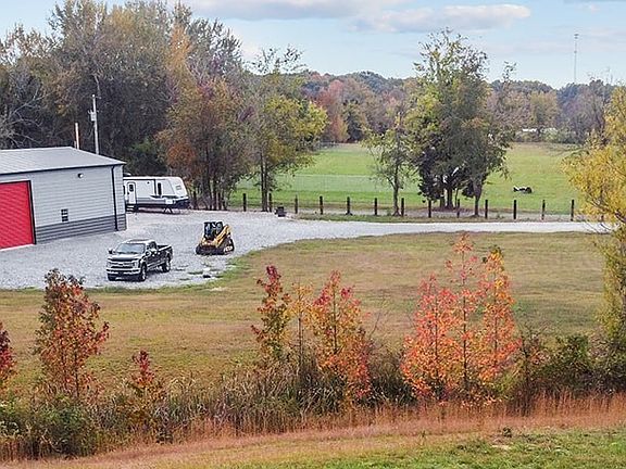 4th image of 320 Capps Farm Ln