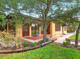 101 Fahr Dr, Poth, TX 78147