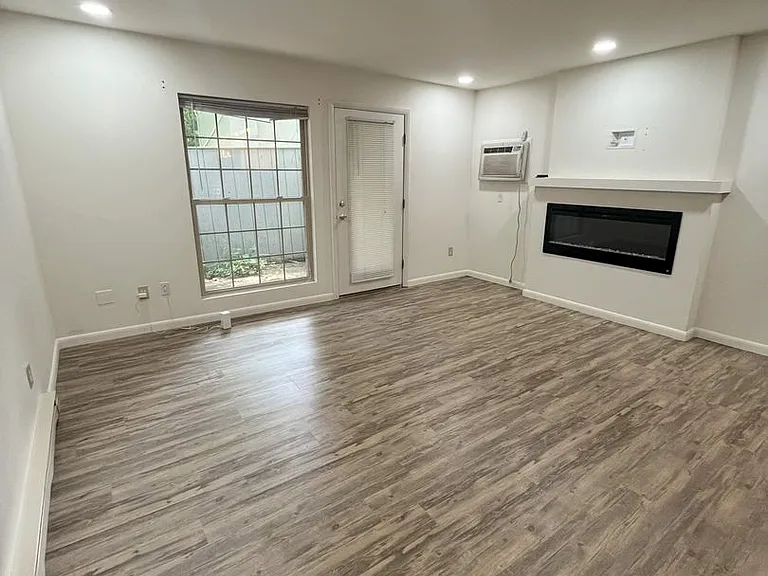 University Park Apartments near Cornell University — Photo 590