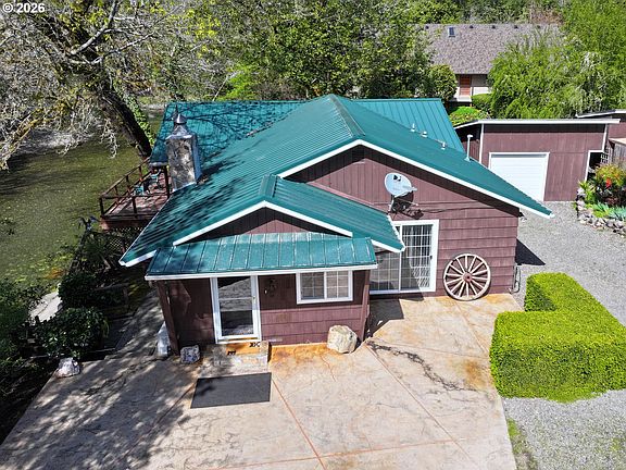 4th image of 1008 Winchuck River Rd