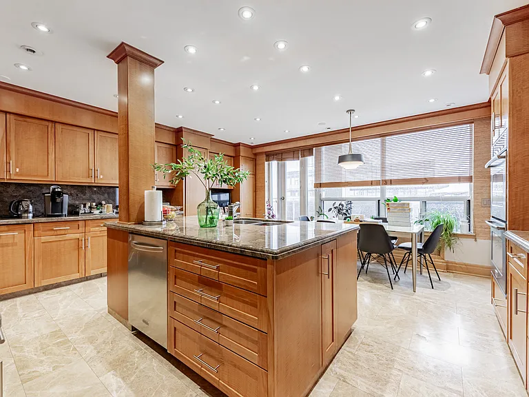 2500 Bathurst St — Photo 19